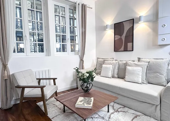 Stylish Studio In Le Marais